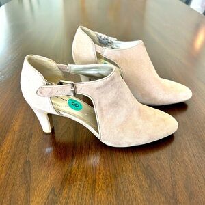 Bandolino Beige Heels